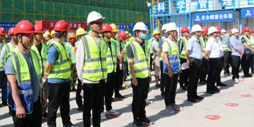 “落实安全责任，，，，，，，推动安全发展”